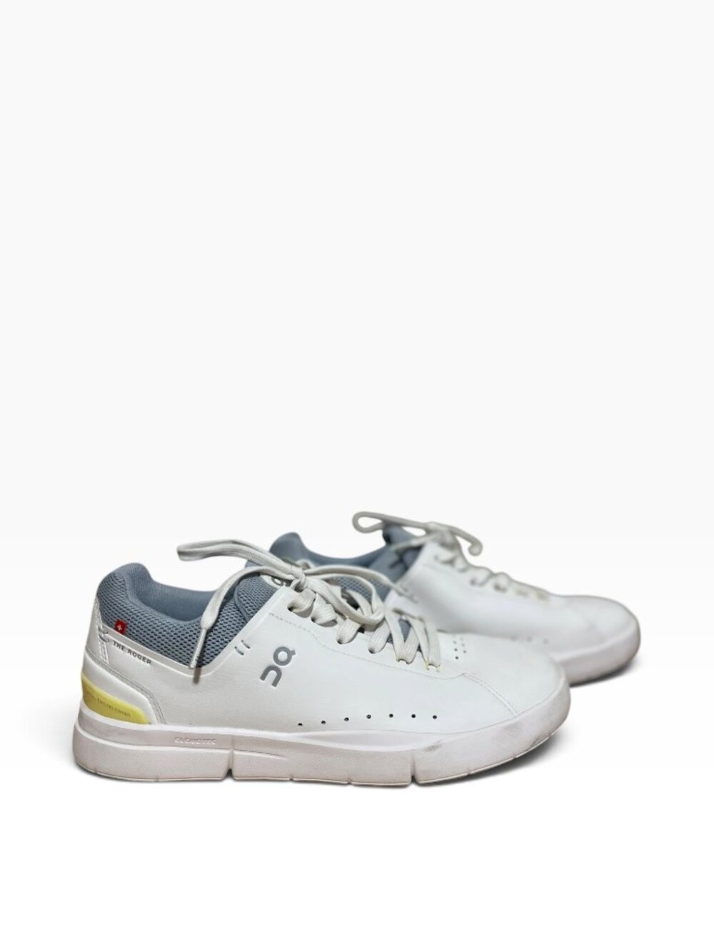 On Running The Roger Advantage Women's Shoes Size 9 White Sneaker Tennis Sport